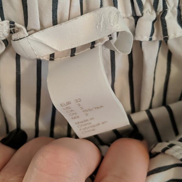 EUC H&M Tie Front Top, 2 - Picture 3 of 7